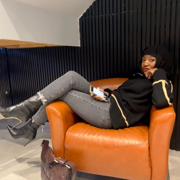 Get to know me ✨ - Picture 1 of 4